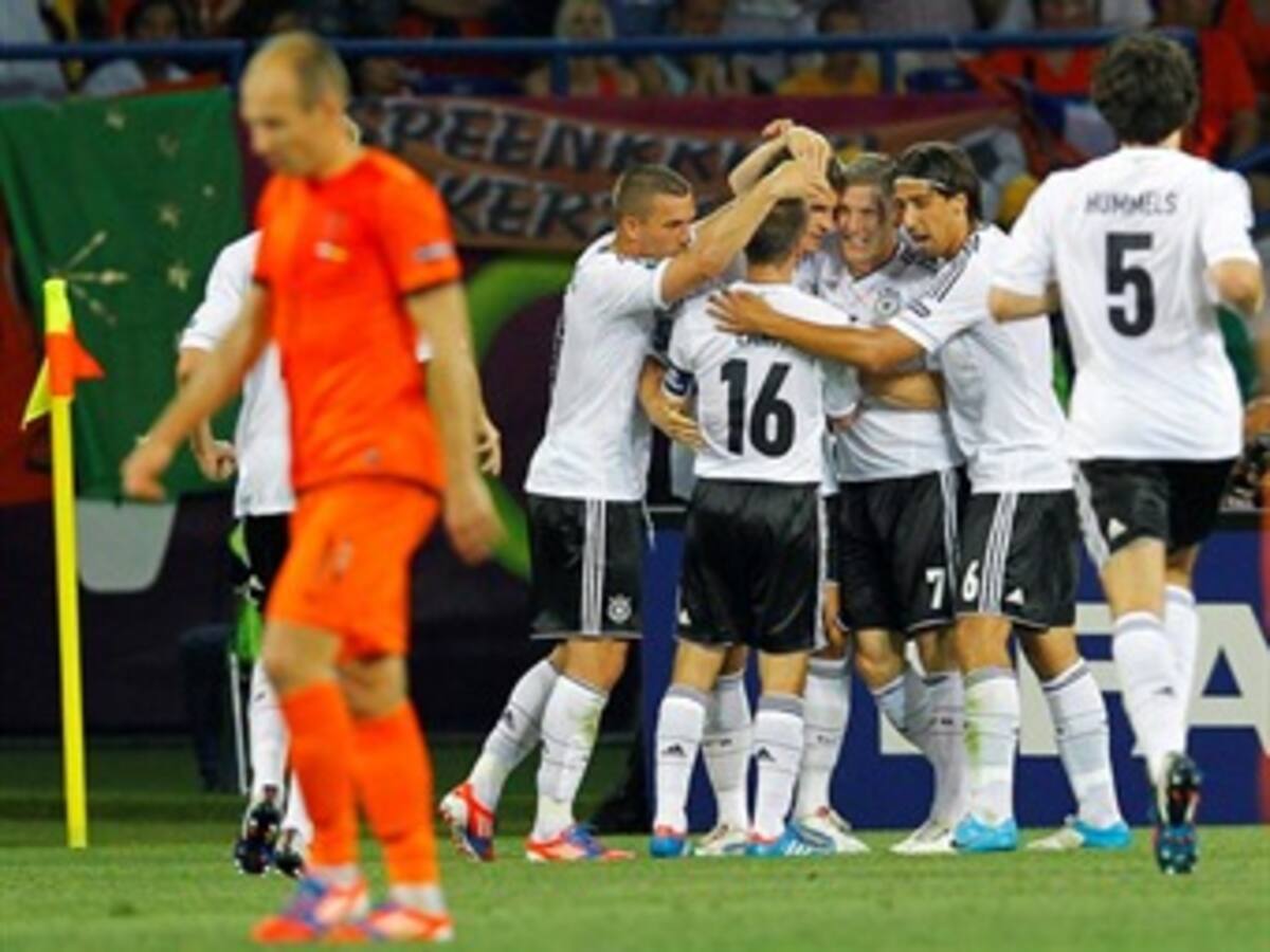 Uefa inicia procedimiento disciplinario contra Polonia y Rusia por uso de bengalas