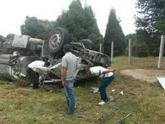 Accidente de vehículo de leche dejó un herido en vía Tunja-Bogotá