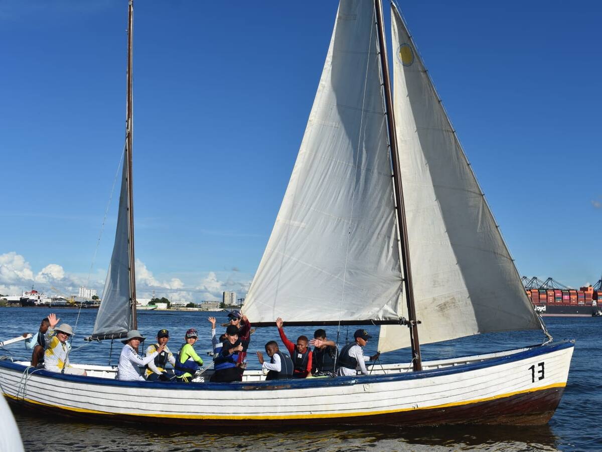Escuela Naval de Cadetes Almirante Padilla realizó campamento de vela con 20 niños