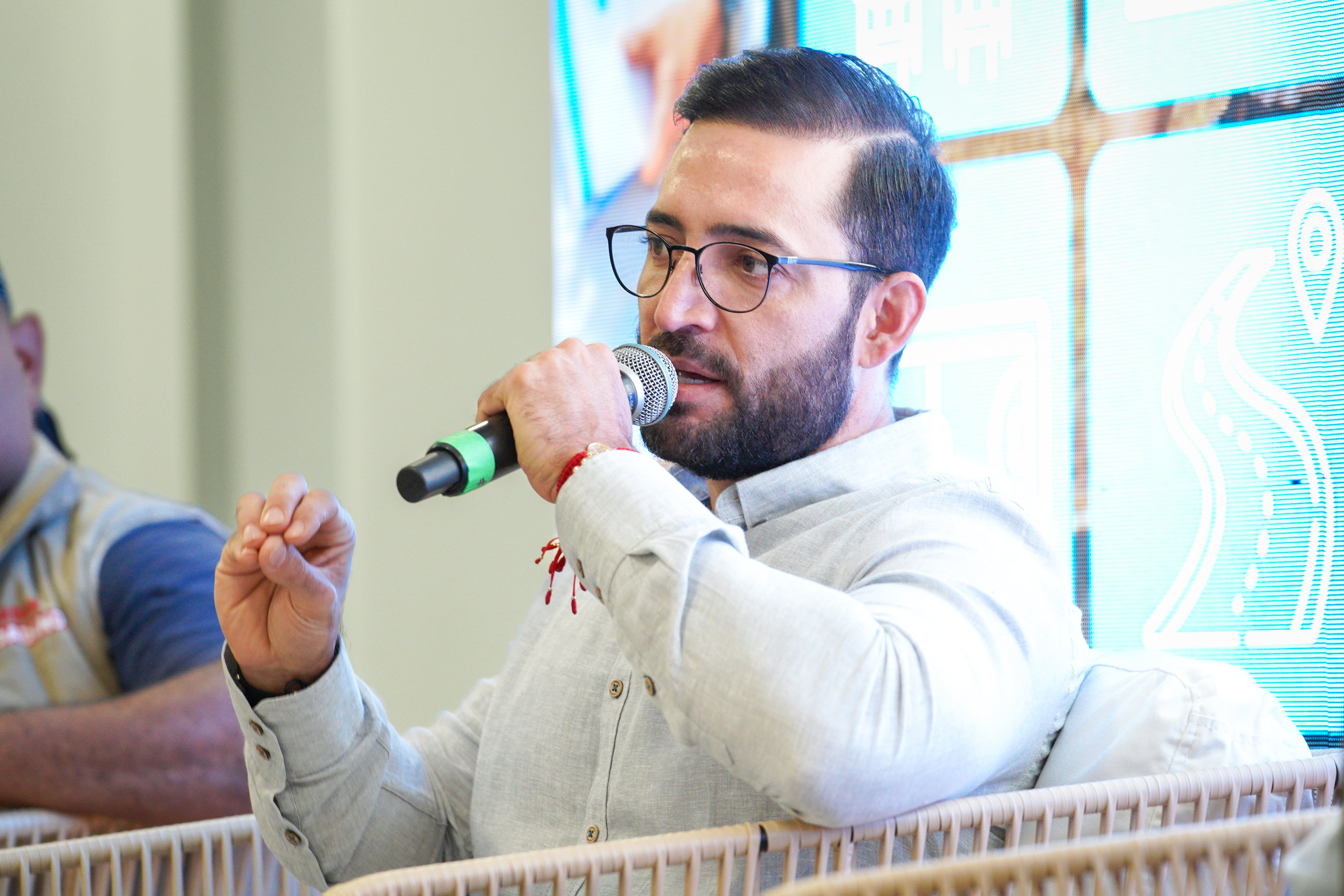 El vicecontralor  Carlos Mario Zuluaga explicó que el programa permite identificar en tiempo real obras abandonadas y puedan dejar de ser “cementerios de concreto” | Foto: Caracol Radio