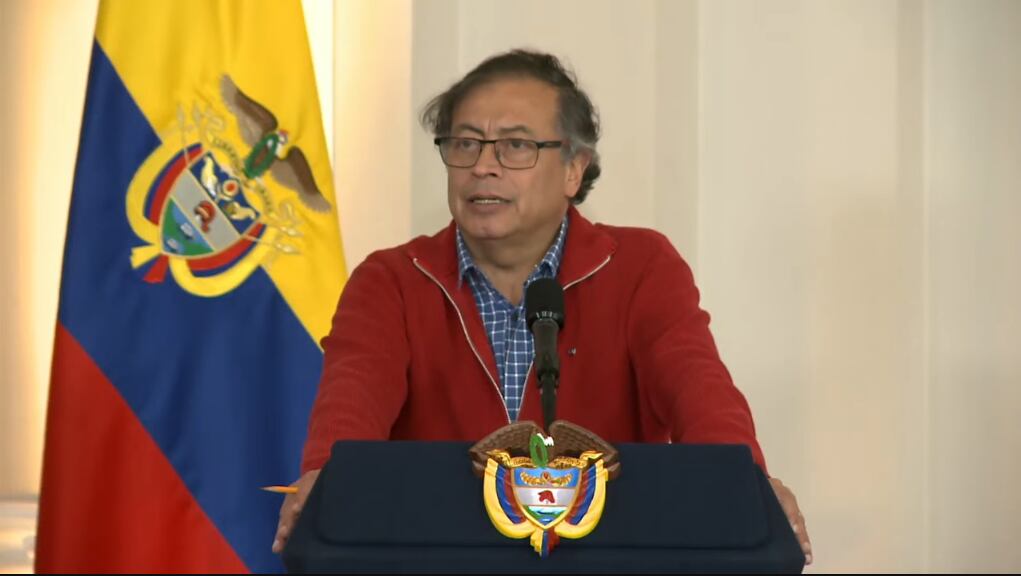 Gustavo Petro en medio de la posesión de sus nuevos ministros / YT - Presidencia de la República