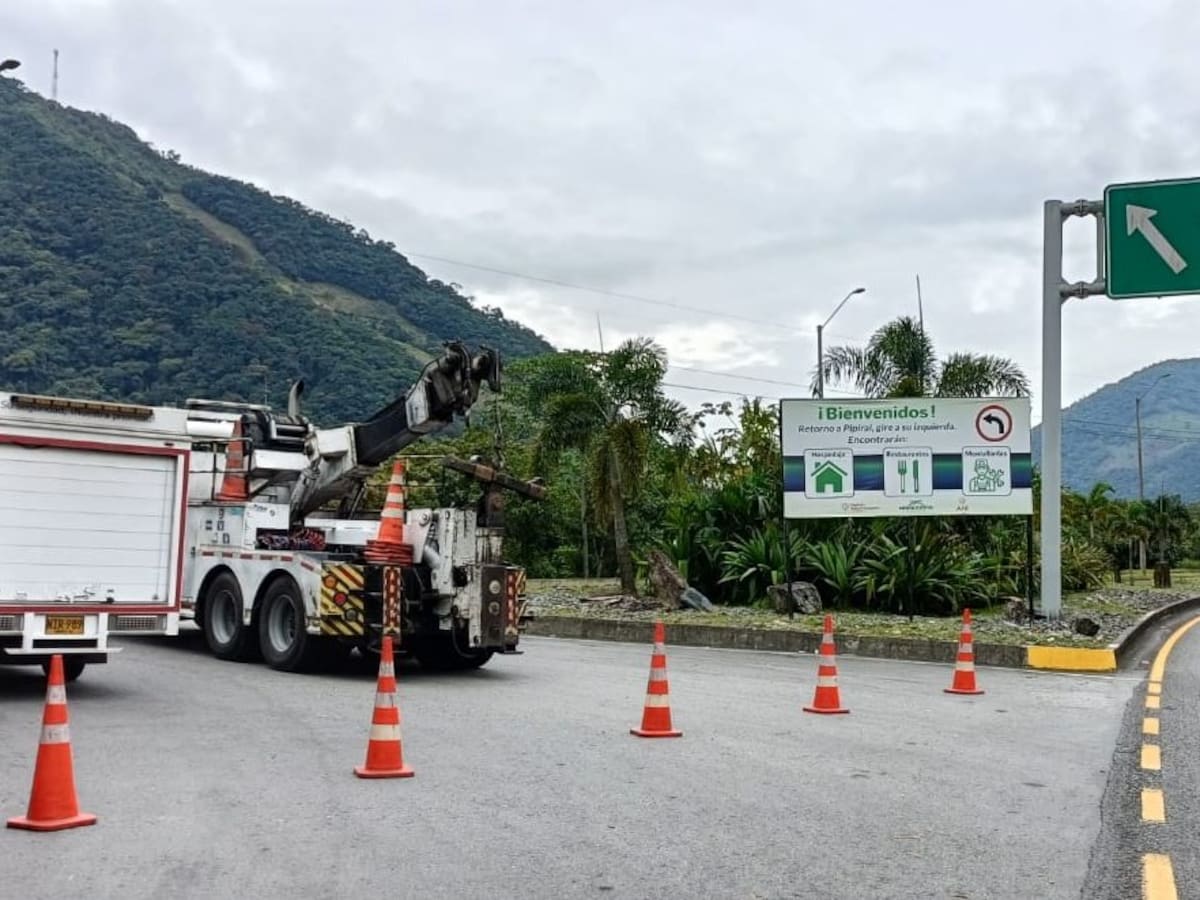 Bloqueos en la vía al Llano en protesta por cerros orientales