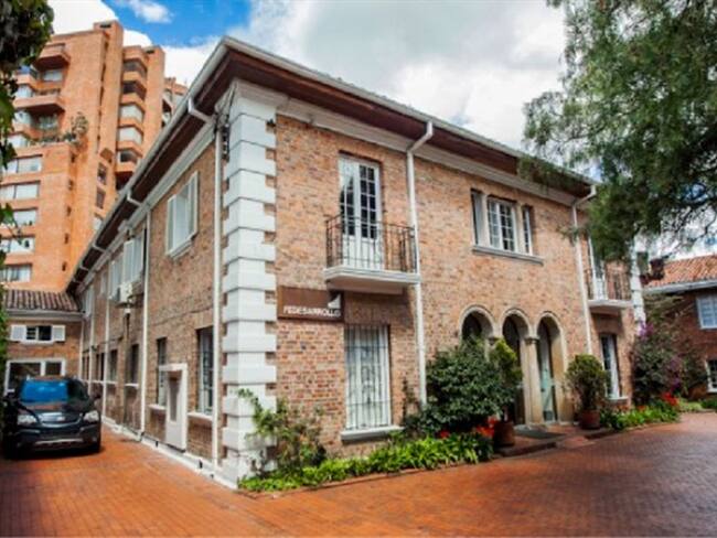 Denuncian falta de mujeres panelistas en evento de Fedesarrollo