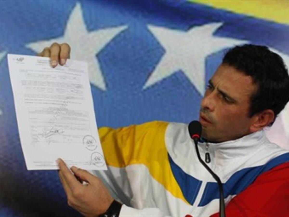 Maduro lleva ventaja de 10,6 puntos sobre Capriles, según sondeo