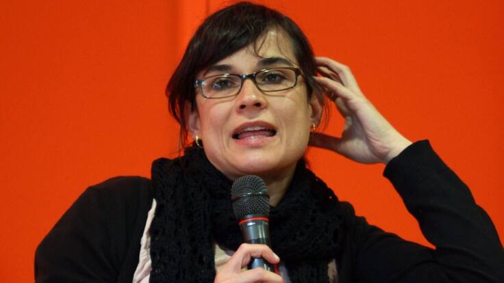 Rifirrafe de la escritora Carolina Sanín con el público durante la Feria del Libro