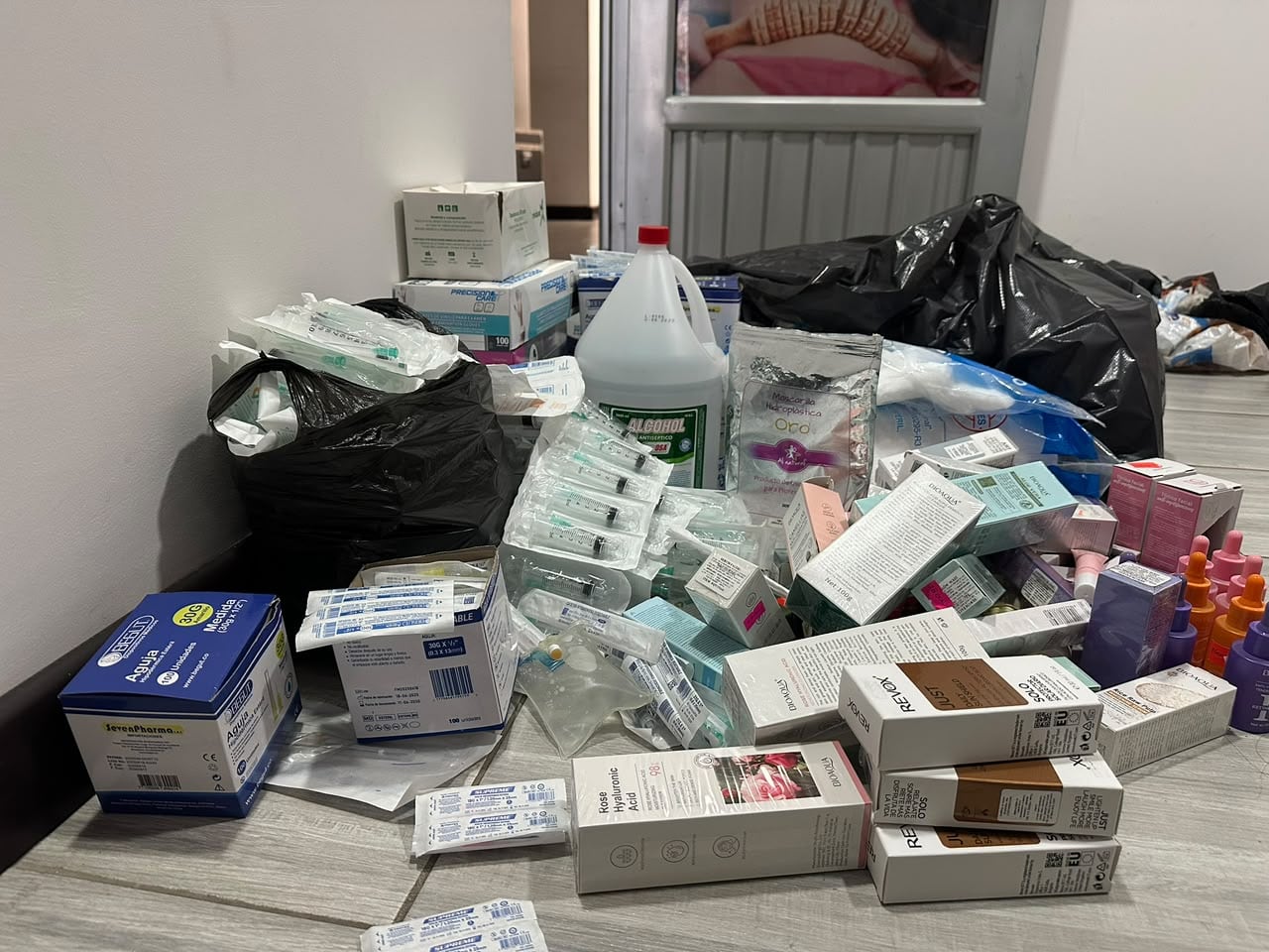 Insumos encontrados en centros de estética- Foto: IDSN