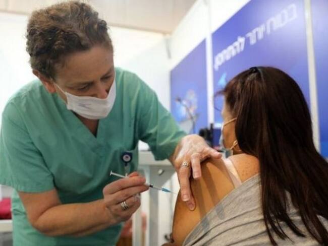 MinSalud definió pasos para vacunar a población priorizada contra el COVID