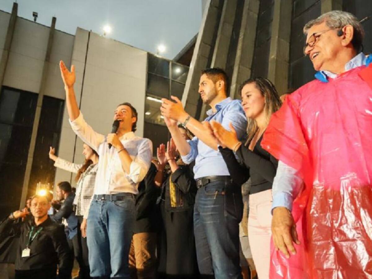 El partido del alcalde Quintero inició colecta de dinero para su defensa