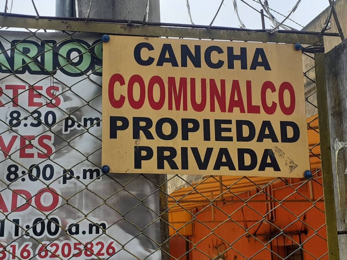 Hay litigio por la cancha de fútbol del barrio Campohermoso