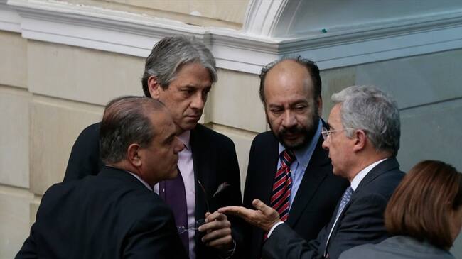 el senador del Centro Democrático Jaime Amín denunció que las autoridades de la ciudad de Barranquilla desmontaron una valla de la campaña por el No. Foto: Colprensa