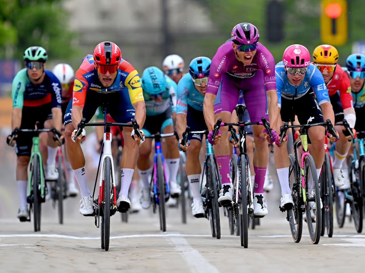 Paul Magnier gana la etapa tres de Giro : Egan Bernal defiende el tercer puesto en la general