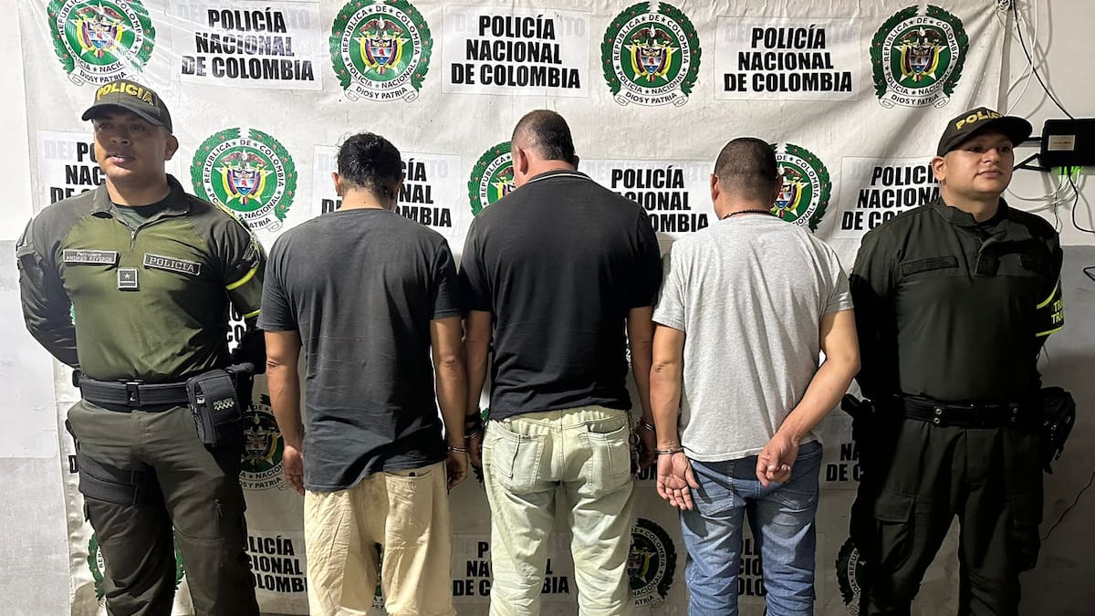 ¿Qué hacían 25 migrantes asiáticos en tres vehículos en el Valle?