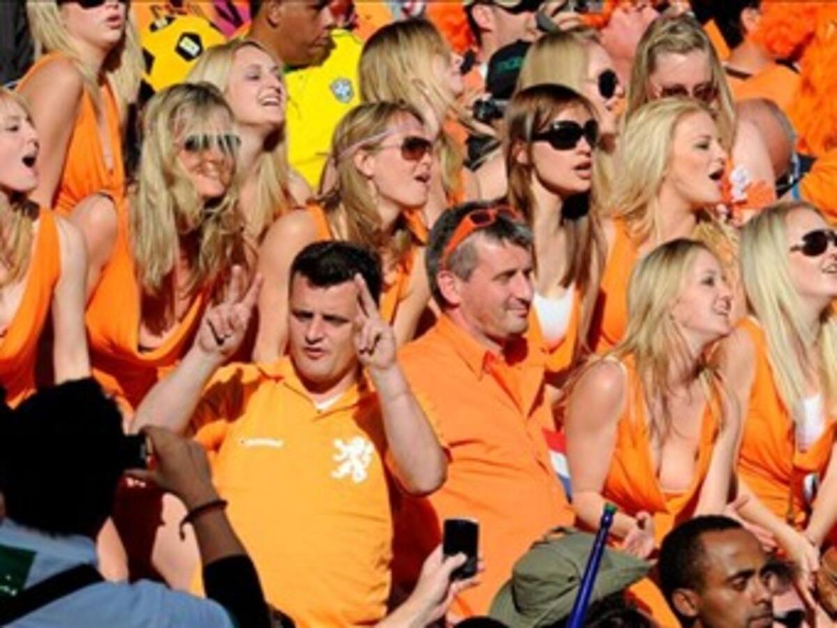 La FIFA expulsa modelos de estadio por publicidad no autorizada