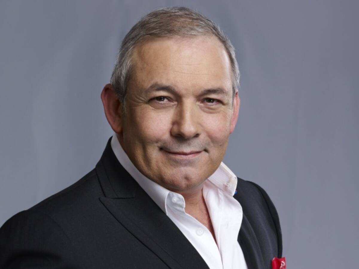 Cesar Escola se estrena como jurado en ‘Yo Me Llamo’