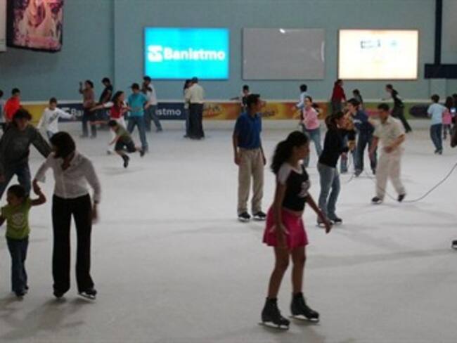 Hasta febrero Bogotá tendrá pista de hielo en la plaza La Santamaría