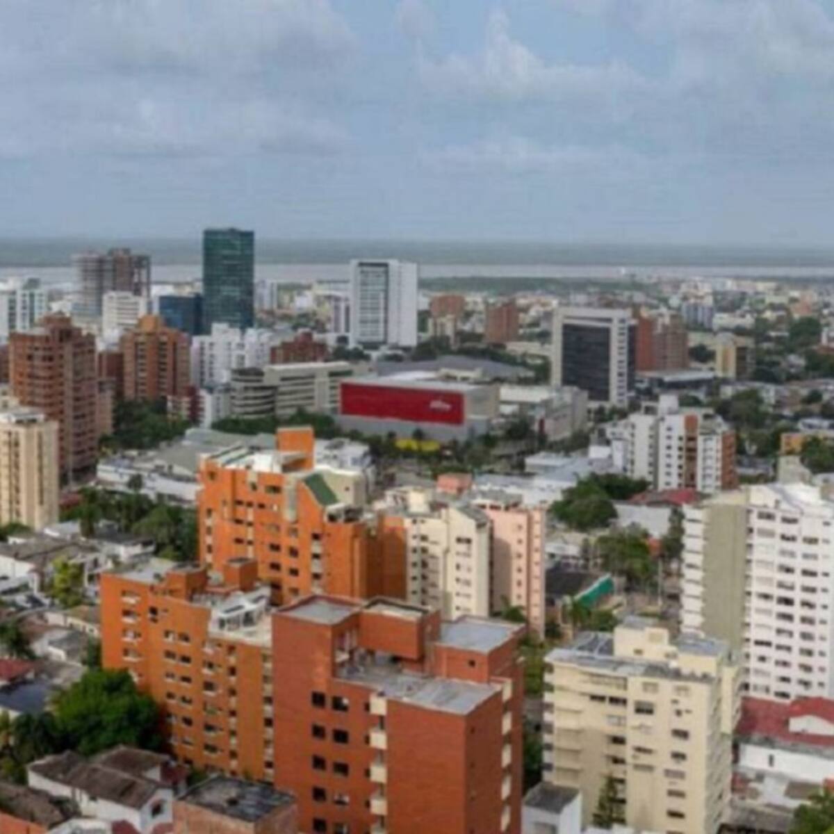 Polémica por contenido para adultos en valla publicitaria en Barranquilla