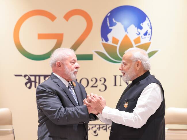 New Delhi (India), 10/09/2023.- A handout picture made available by the Indian Press Information Bureau (PIB) shows Indian Prime Minister Narendra Modi (R), in a bilateral meeting with the President of Brazil, Mr. Luiz Inacio Lula da Silva (L), in New Delhi, 10 September 2023, on the closing day of the G20 Summit. The G20 Heads of State and Government summit took place in the Indian capital on 09 and 10 September. (Brasil, Nueva Delhi) EFE/EPA/PIB / HANDOUT HANDOUT EDITORIAL USE ONLY/NO SALES
