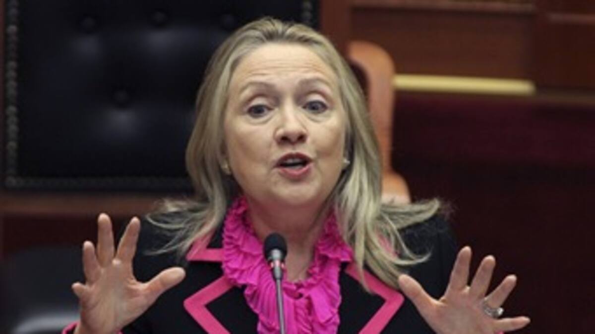 Hospitalizan a Hillary Clinton por un coágulo sanguíneo luego de su caída