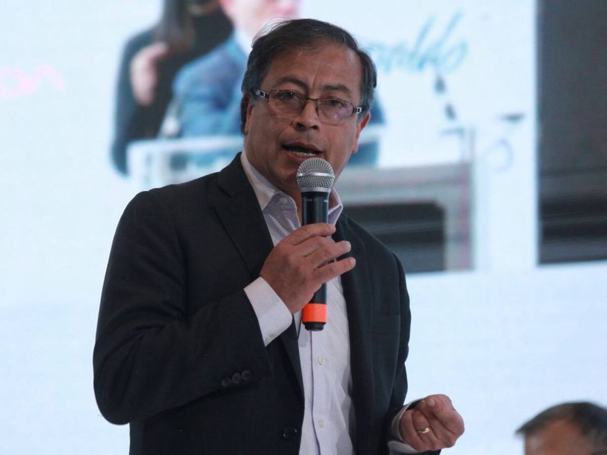 “Convirtió a la Procuraduría en un fortín político”: Petro a procuradora