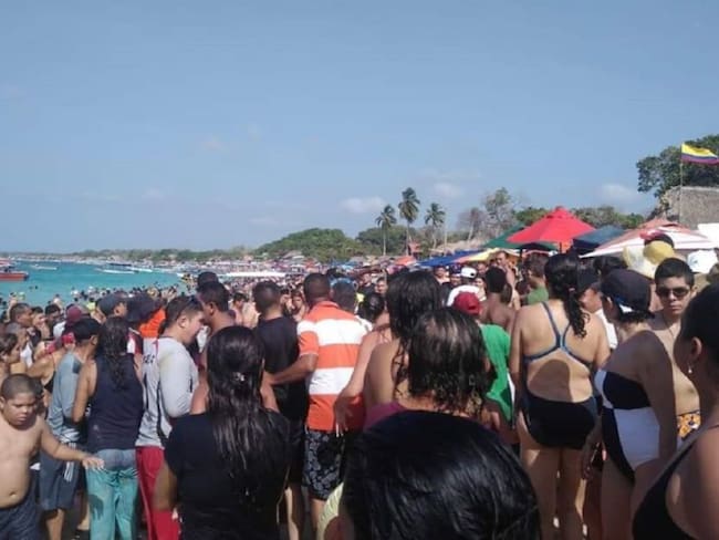 Por alto flujo de visitantes, cierran ingreso a Playa Blanca en isla Barú