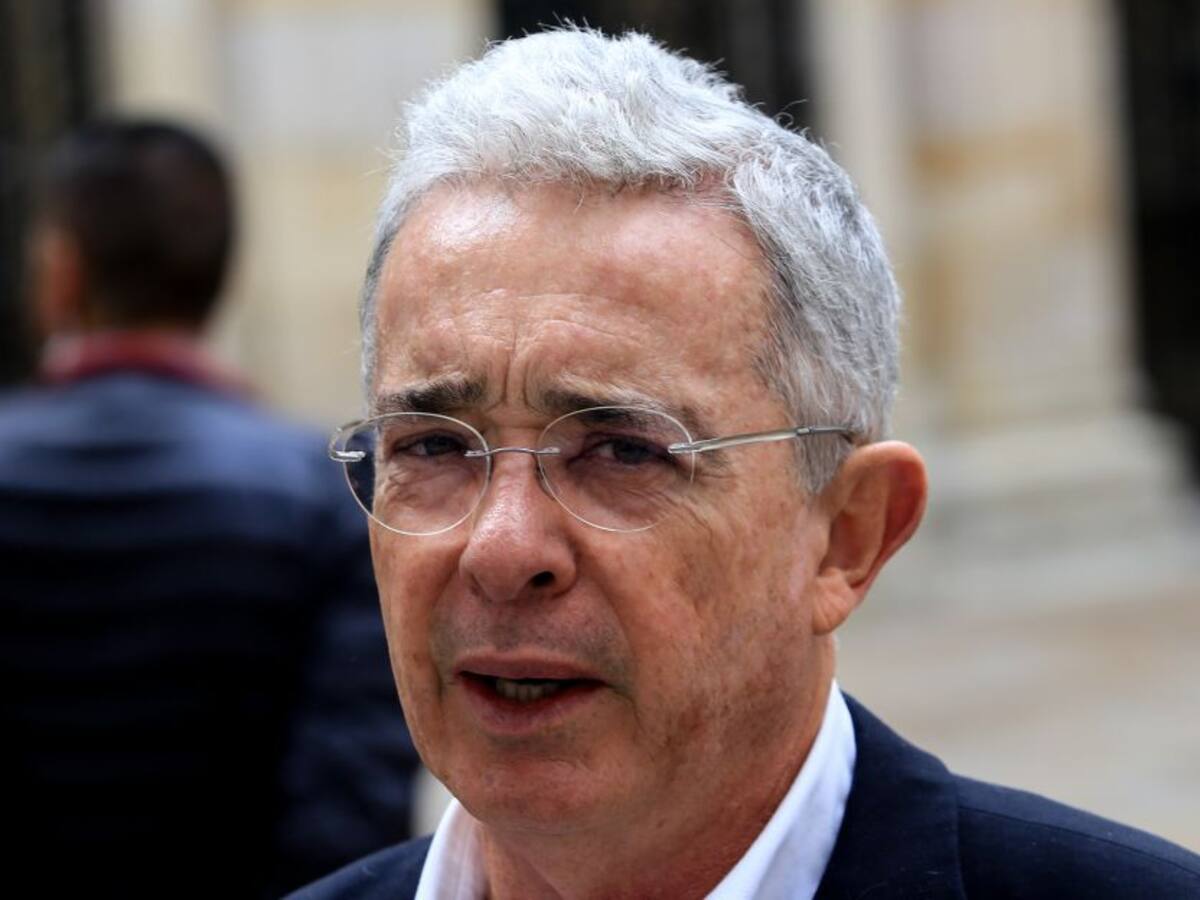 Algunos parlamentarios opinan sobre renuncia de Álvaro Uribe como senador