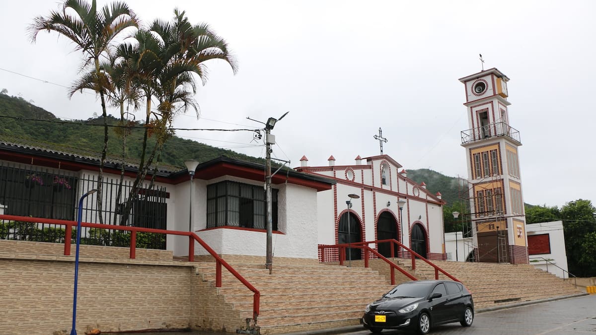 Grupos al margen de la ley exigen aportes económicos a iglesia católica en el Huila