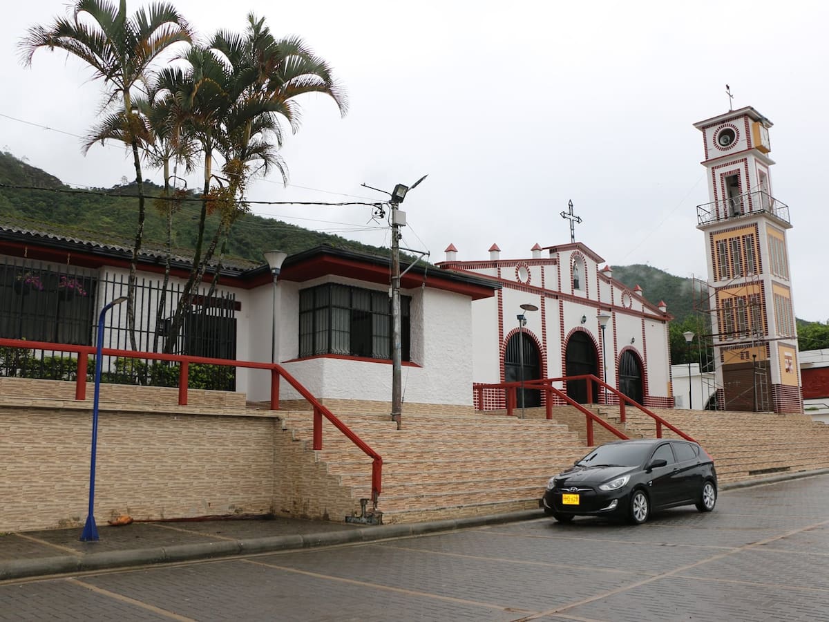 Grupos al margen de la ley exigen aportes económicos a iglesia católica en el Huila