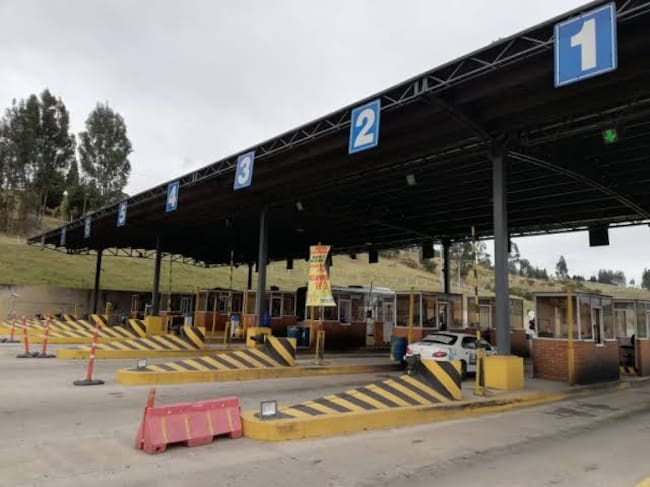 Líderes anuncian posible levantamiento de talanqueras en el peaje de Tuta.