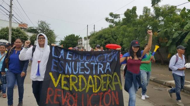 Cacerolazo de docentes en Montería genera caos vehicular. Foto: Prensa Ademacor