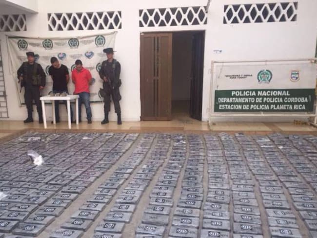 Caen dos policías con media tonelada de cocaína en Córdoba