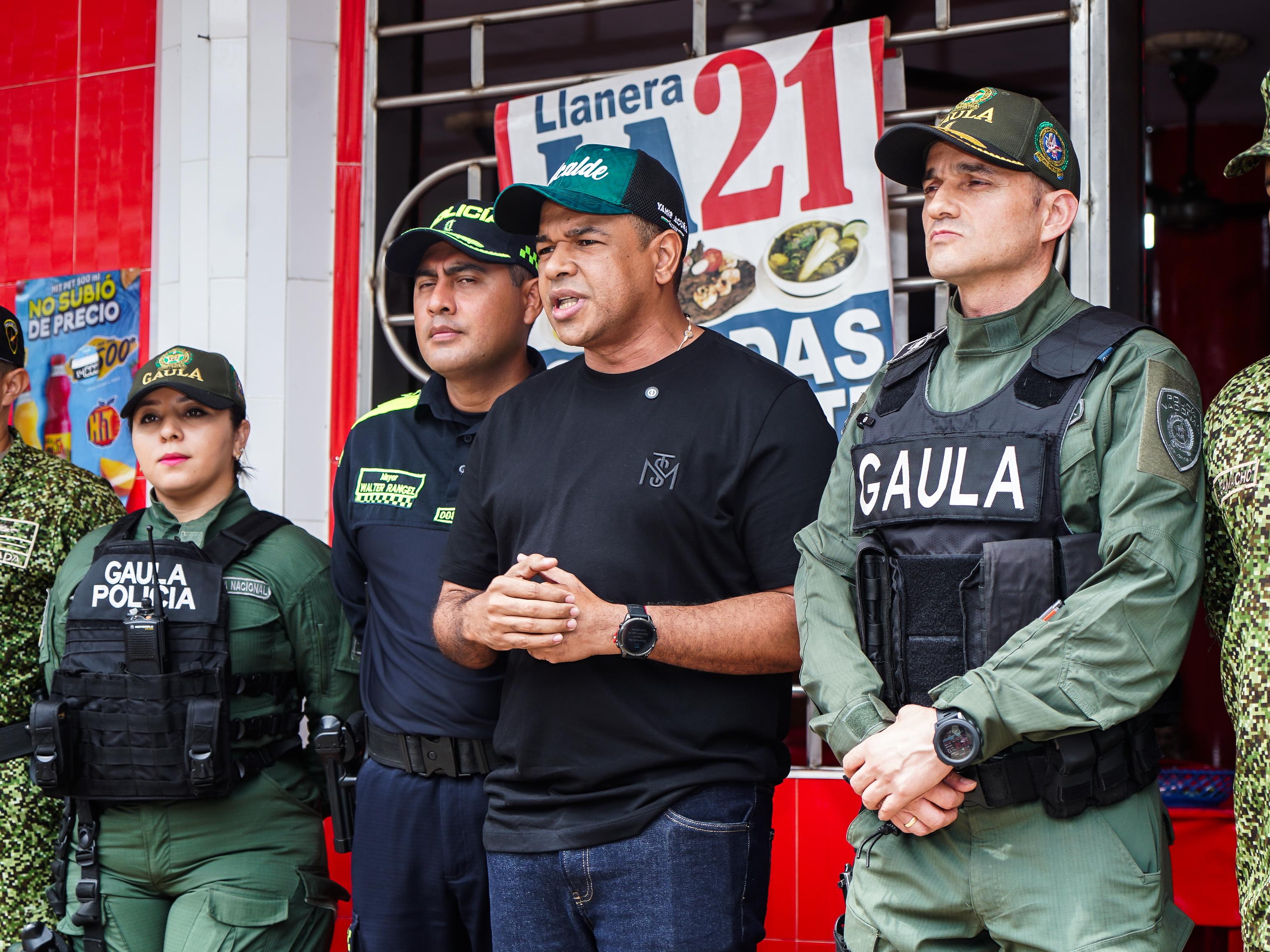 El alcalde Yair Acuña anuncia acciones para proteger al comercio.