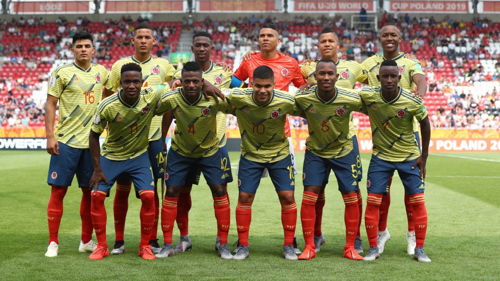 Equipo de Colombia ante Ucrania en el Mundial Sub-20 de Polonia. Arriba de izquierda a derecha: Brayan Vera, Juan Palma, Carlos Cuesta, Kevin Mier, Jaime Alvarado y Andrés Perea. Abajo de izquierda a derecha: Luis Sinisterra, Anderson Arroyo, Juan Camilo Hernández, Andrés Balanta e Iván Angulo (Photo by Lars Baron - FIFA/FIFA via Getty Images)
