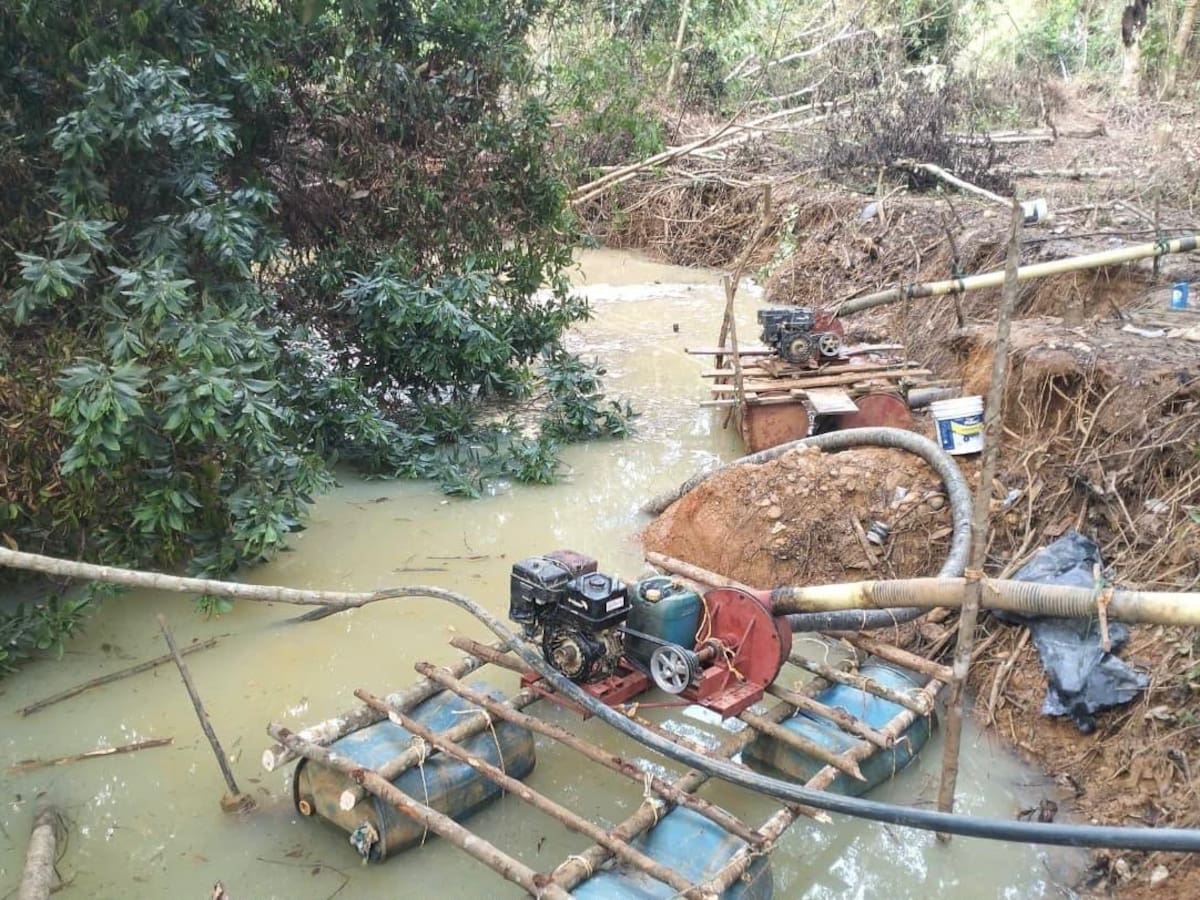 Destruida maquinaria avaluada en $350 millones durante operación contra minería ilegal en Antioquia