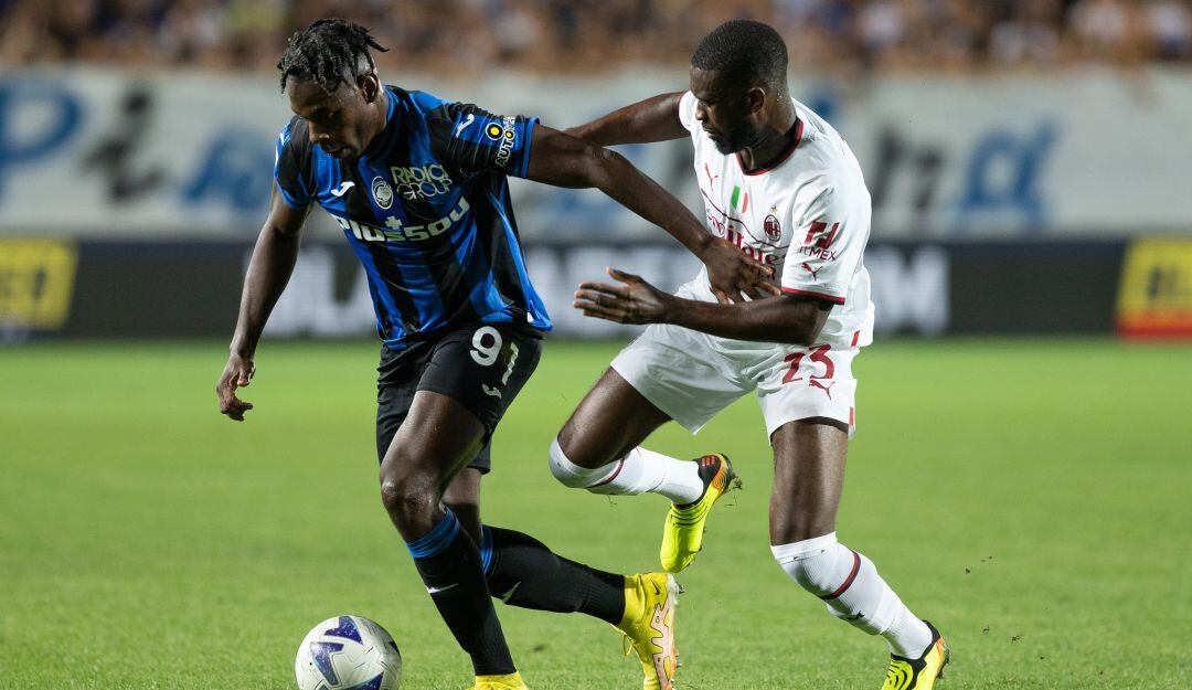 Duván Zapata jugó 73 minutos ante el Milan.