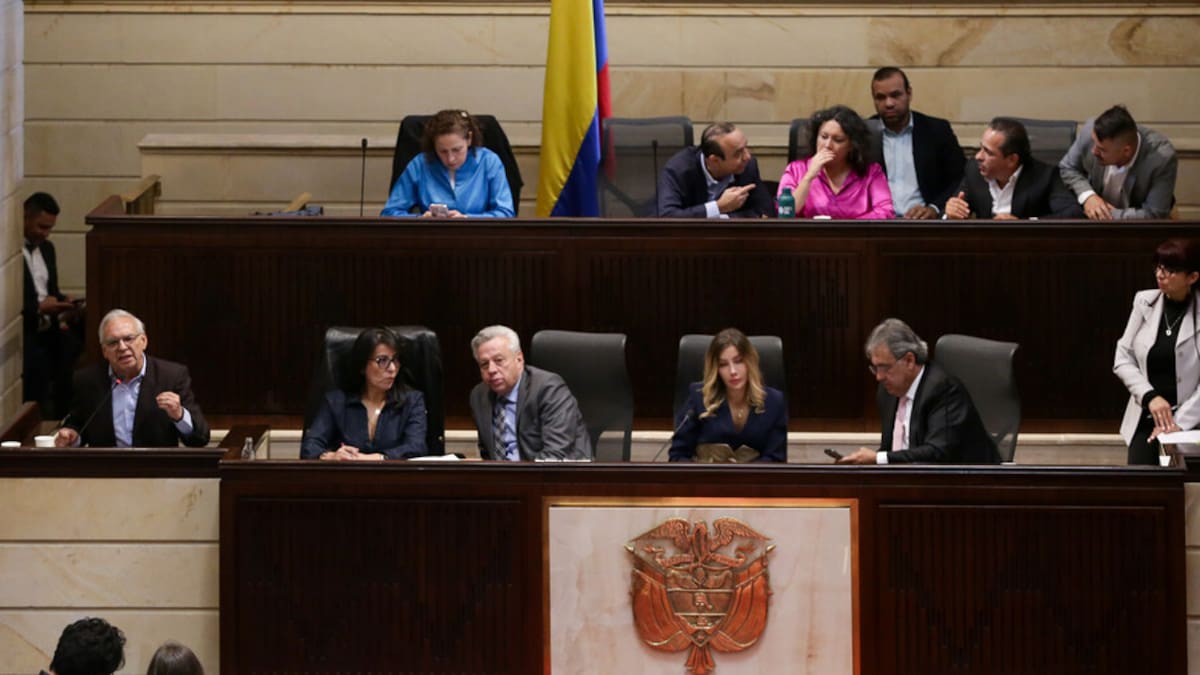 Bancada de gobierno rompe quórum y se levanta sesión sobre presupuesto de $557 billones en 2026
