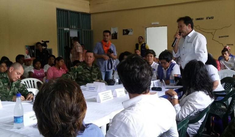 Reunión entre la comunidad U´wa y Gobierno Nacional