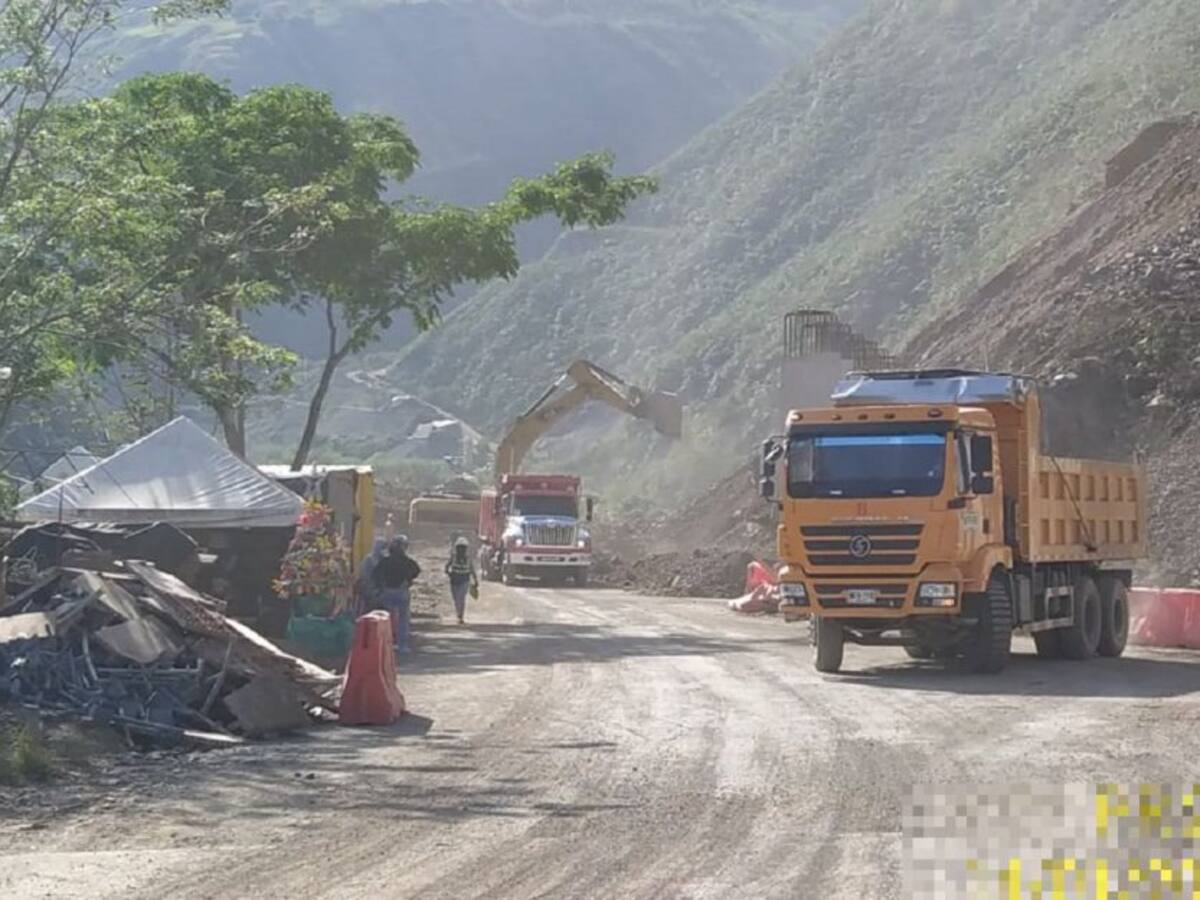 Habilitan un carril de la vía Urabá en la Manuela de Cañasgordas