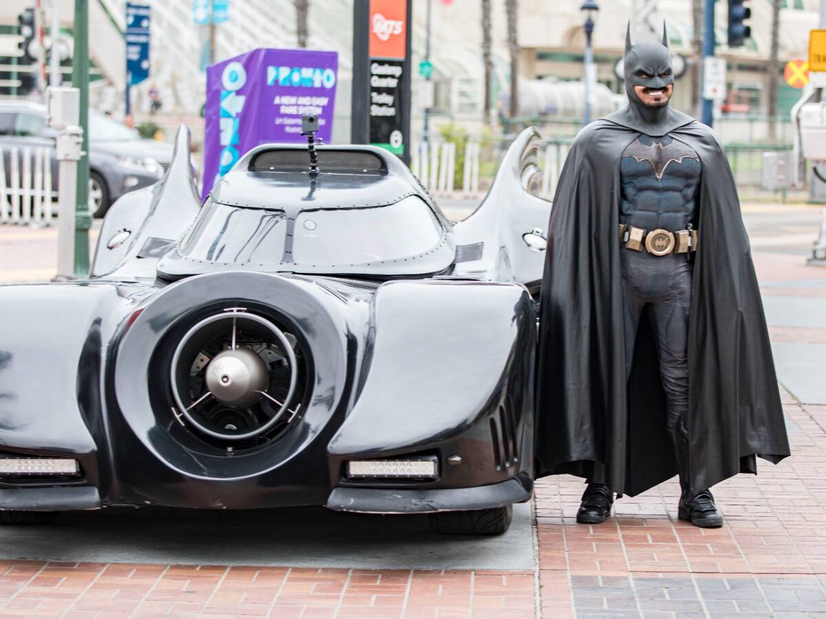 VIDEO | Candidato a la Alcaldía de Bogotá propone combatir a la delincuencia con Batimovil