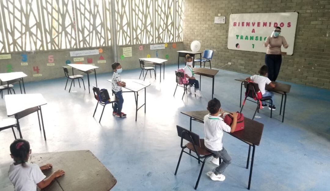 Regreso a clases presenciales en la Institución Educatiba Clemente Manuel Zabala, de Flor del Campo