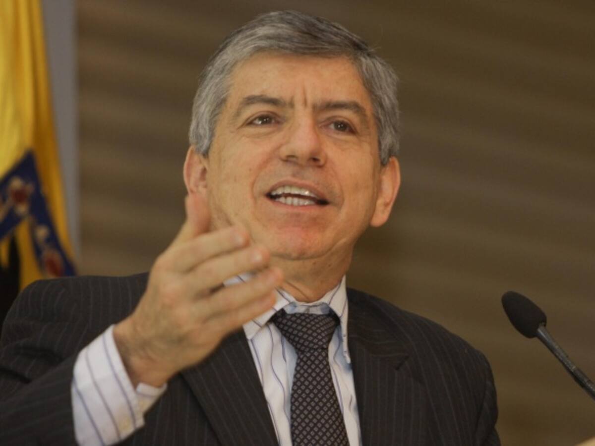 "Dejemos atrás la guerra es hora de perdonar, reconciliarnos y buscar la paz": César Gaviria