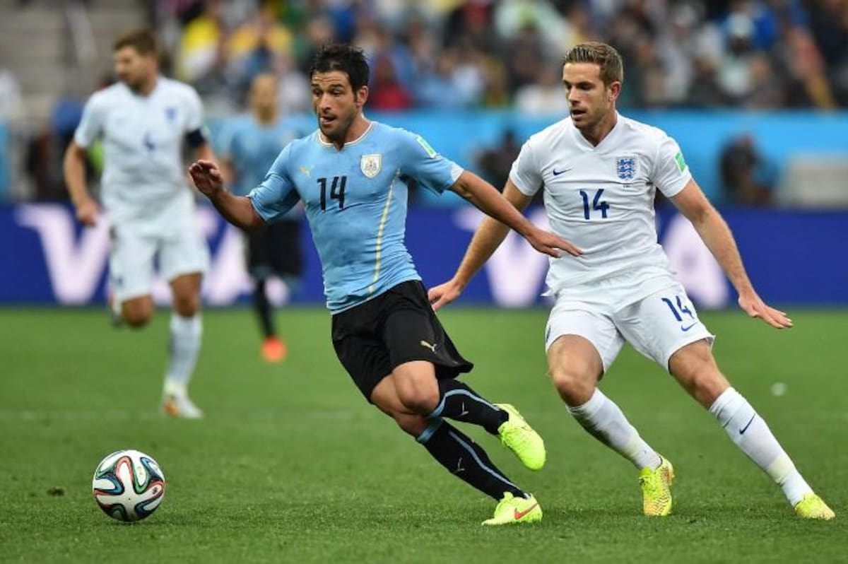Los goles uruguayos los marcó Luis Suárez (2) mientras que Wayne Rooney anotó para los de Hodgson.