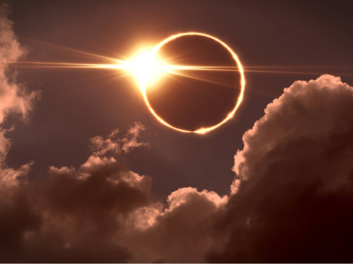 Eclipse de abril 2024: rituales para atraer amor, dinero y buenas energías