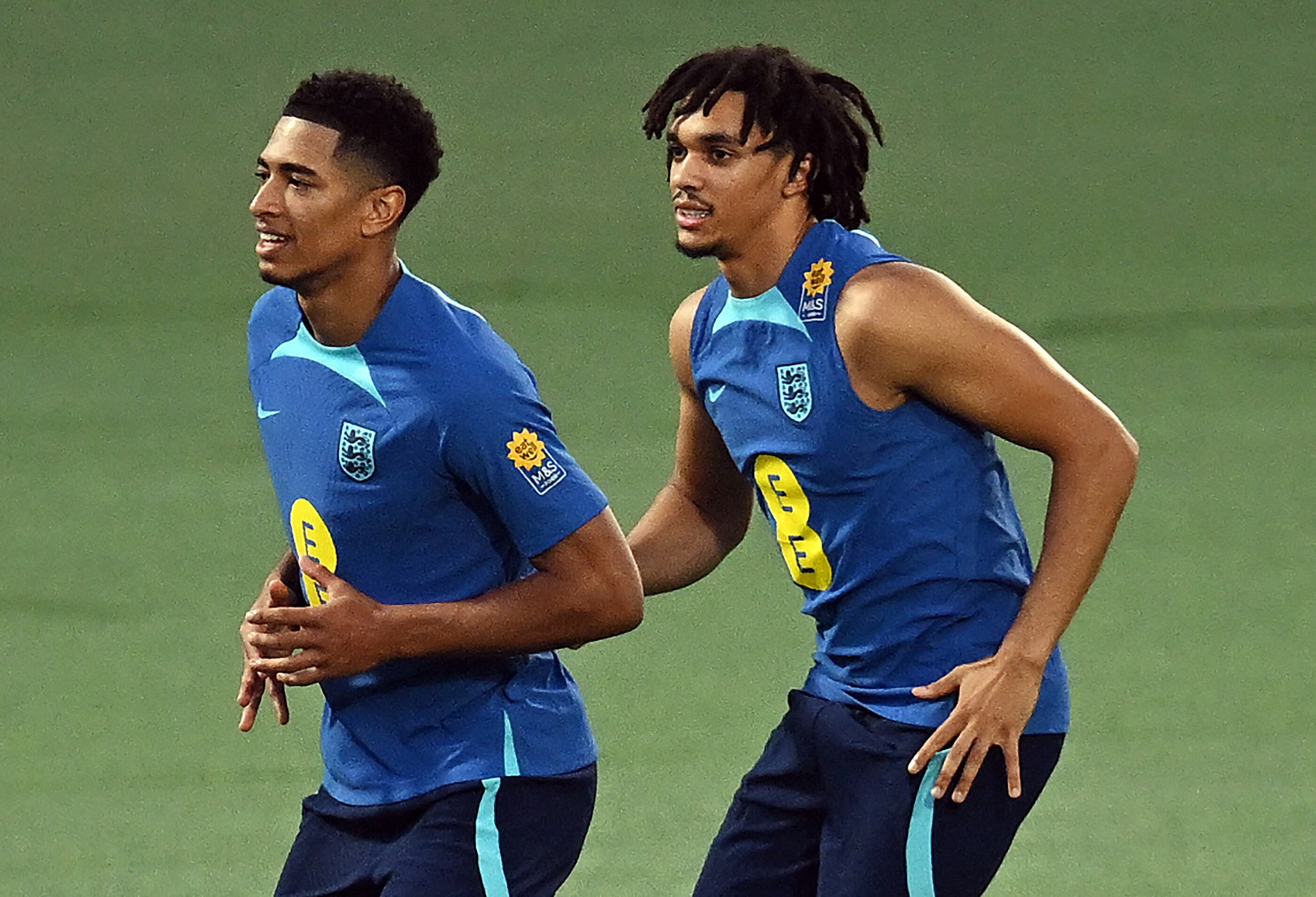 Jude Bellingham junto con Trent Alexander-Arnold. (Photo by Paul ELLIS / AFP) (Photo by PAUL ELLIS/AFP via Getty Images)
