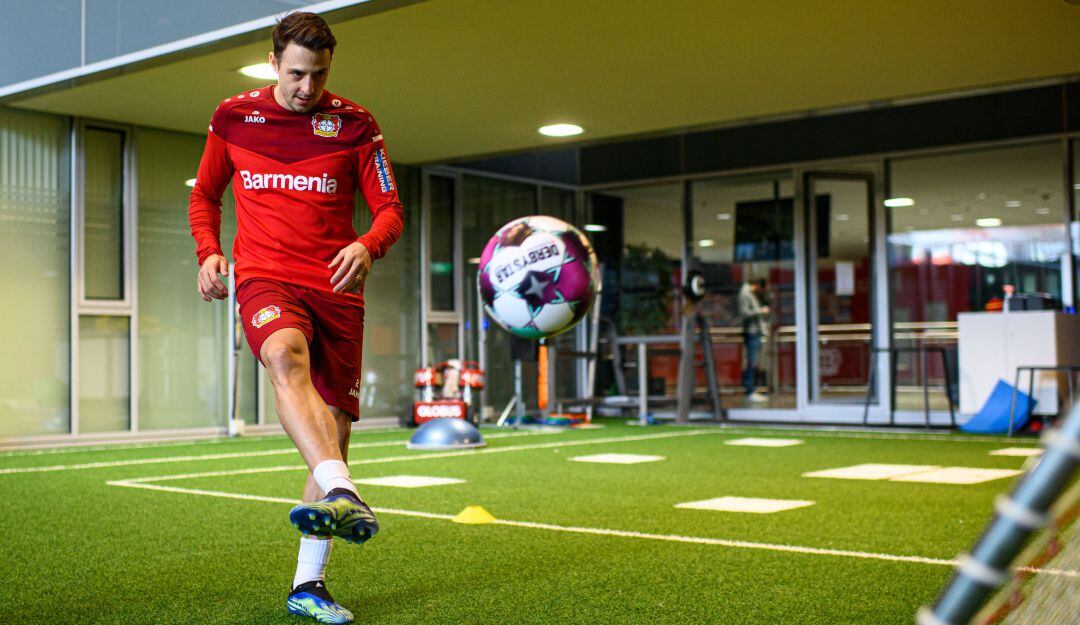 Lesión superada: Santiago Arias ya realiza entrenamientos con el balón