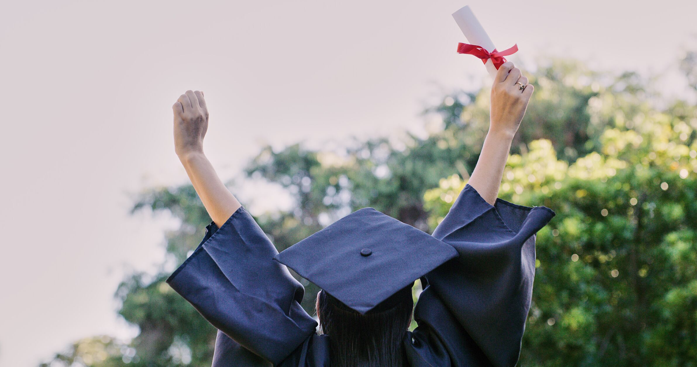 Estudiante graduándose de posgrado, imagen de referencia // Getty Images