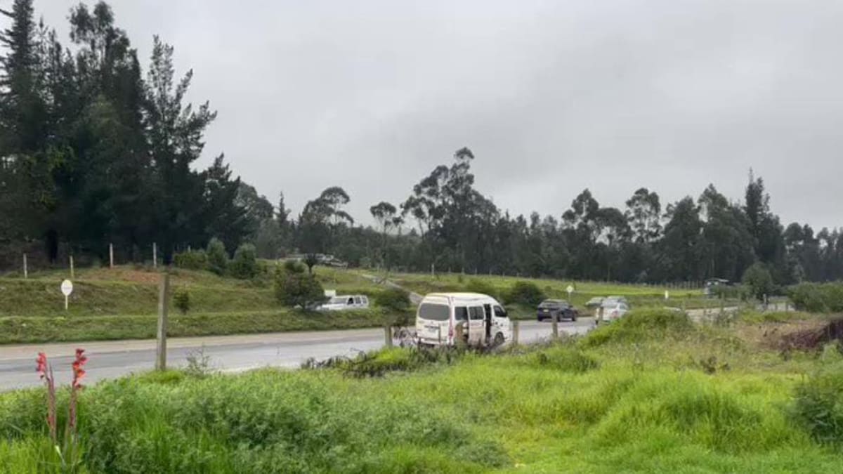 Conductores piden que se les autorice recoger pasajeros en la BTS frente a Green Hills