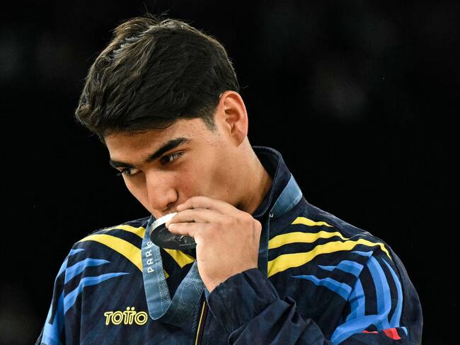 Ángel Barajas con la medalla de plata en París 2024 / Getty Images