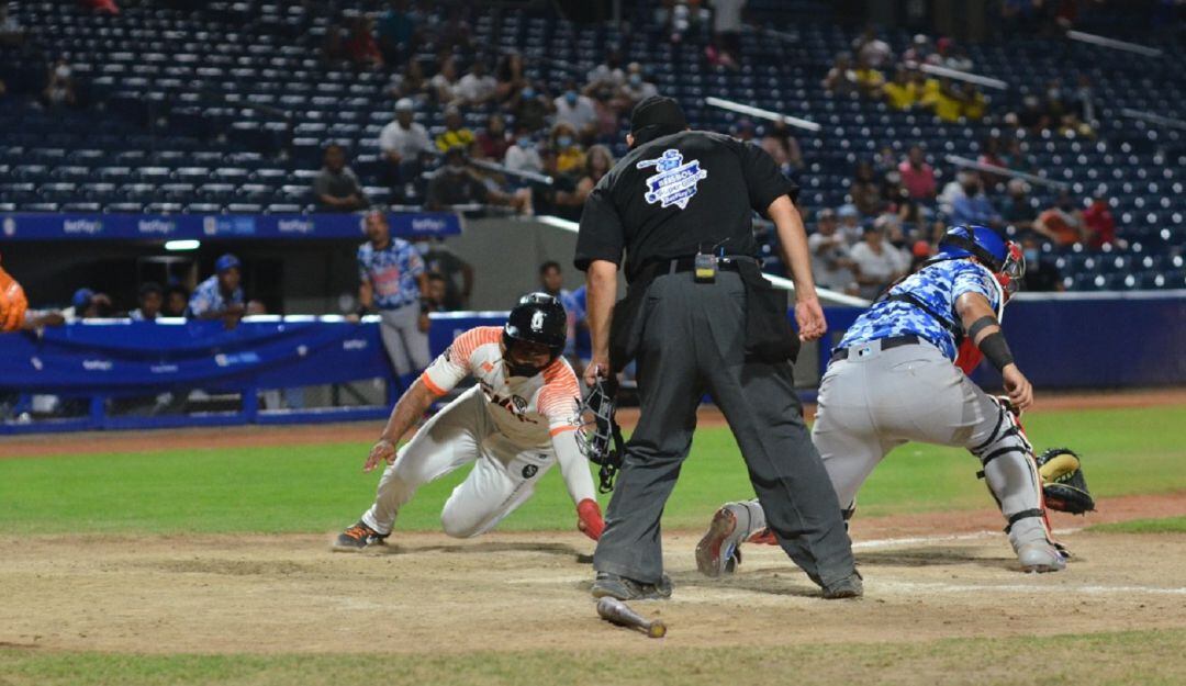 Juego en el estadio Édgar Rentería