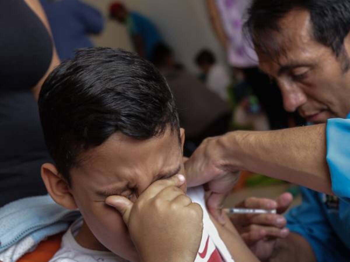 Colombia refuerza vacunación, tras llegada de sarampión de Venezuela