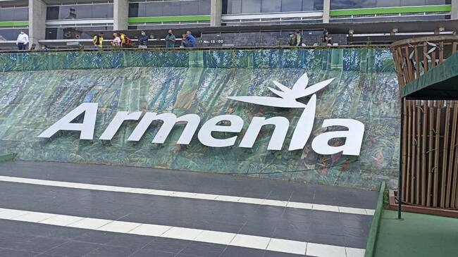 Letrero de Armenia en la plaza de la quindianidad